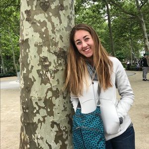 Meet your Posher, Olivia